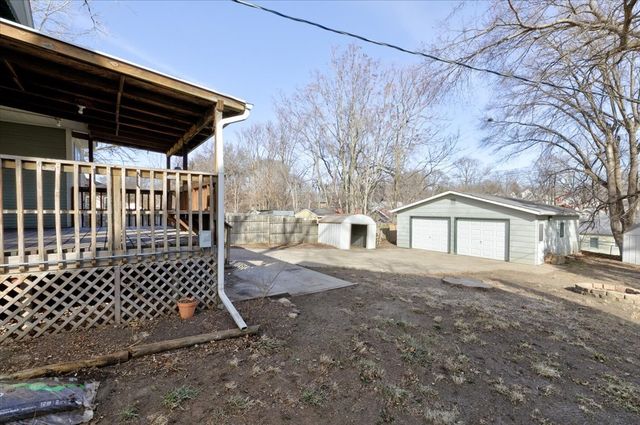 2327 E 9th Street, Des Moines, IA 50316