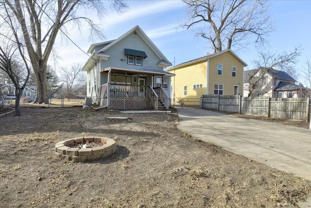 2327 E 9th Street, Des Moines, IA 50316