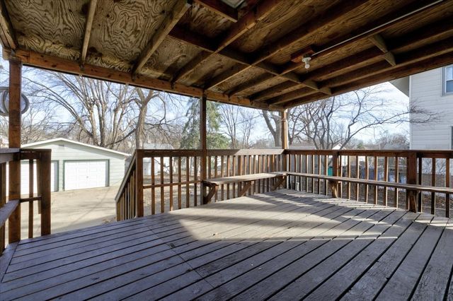 2327 E 9th Street, Des Moines, IA 50316