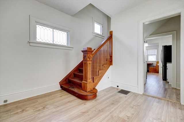 2327 E 9th Street, Des Moines, IA 50316