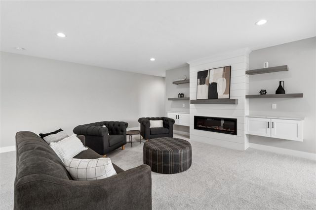 425 NW Woodmoor Drive, Waukee, IA 50263