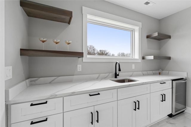 425 NW Woodmoor Drive, Waukee, IA 50263