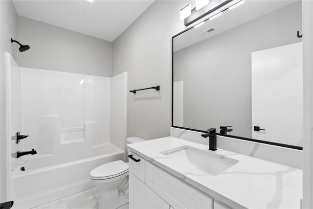 425 NW Woodmoor Drive, Waukee, IA 50263