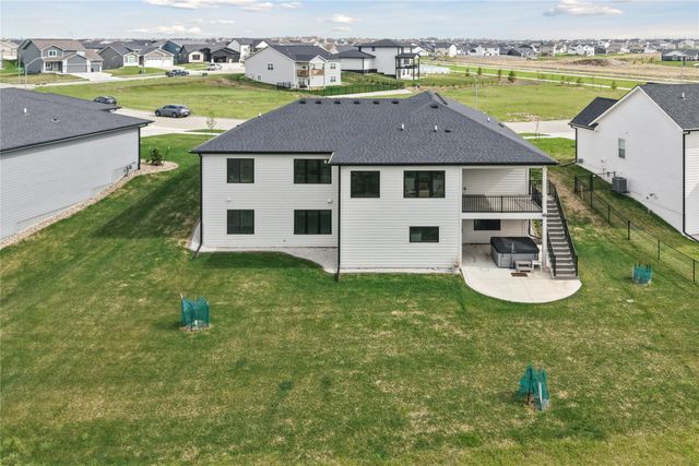 425 NW Woodmoor Drive, Waukee, IA 50263