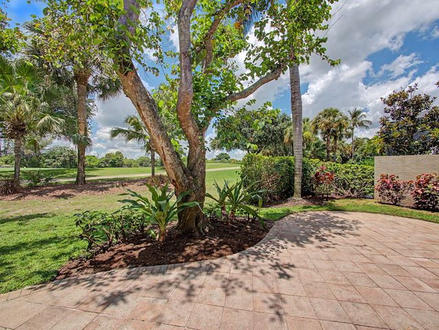 127 Vintageisle Lane, Palm Beach Gardens, FL 33418