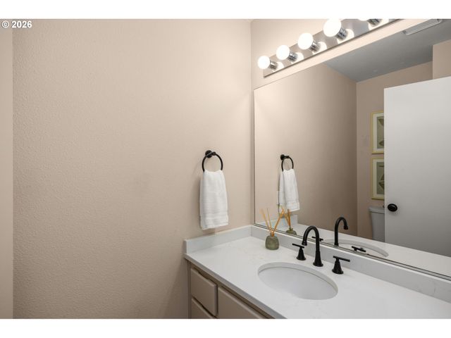651 Ne KATHLEEN Ct, Hillsboro, OR 97124