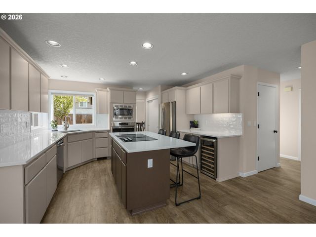 651 Ne KATHLEEN Ct, Hillsboro, OR 97124