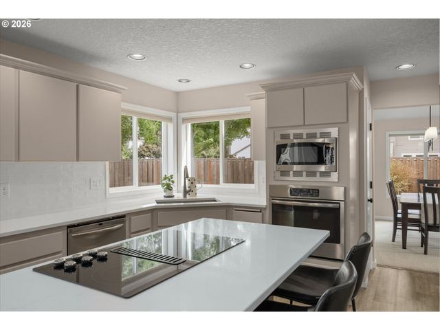 651 Ne KATHLEEN Ct, Hillsboro, OR 97124