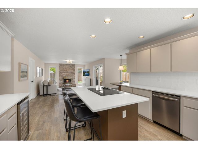 651 Ne KATHLEEN Ct, Hillsboro, OR 97124