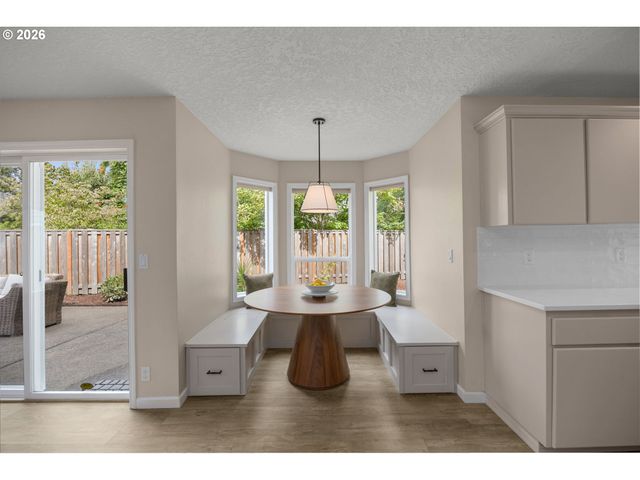 651 Ne KATHLEEN Ct, Hillsboro, OR 97124