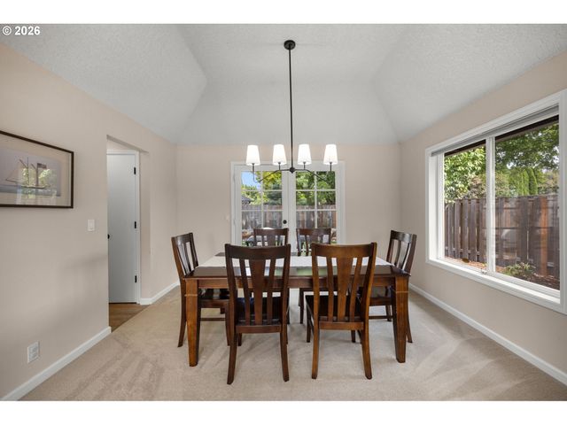 651 Ne KATHLEEN Ct, Hillsboro, OR 97124