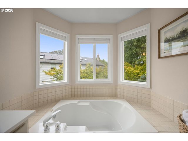 651 Ne KATHLEEN Ct, Hillsboro, OR 97124