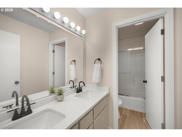 651 Ne KATHLEEN Ct, Hillsboro, OR 97124