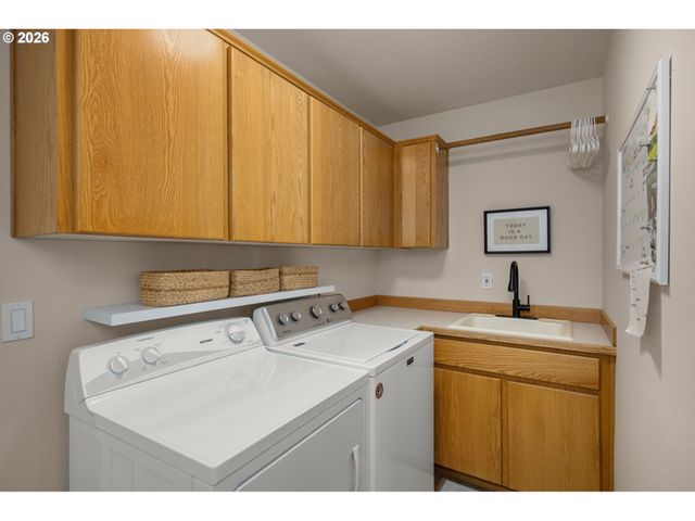 651 Ne KATHLEEN Ct, Hillsboro, OR 97124