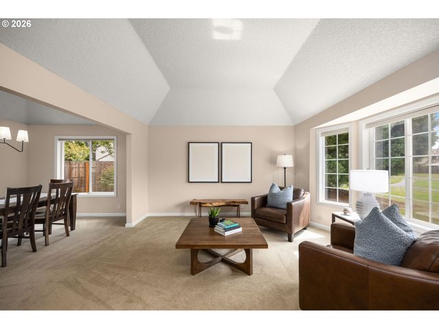 651 Ne KATHLEEN Ct, Hillsboro, OR 97124