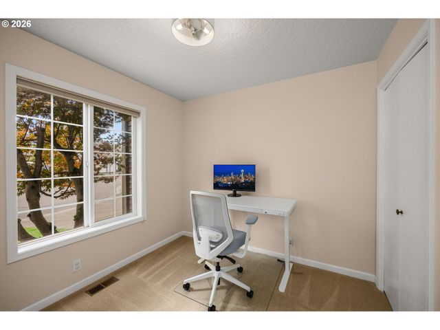 651 Ne KATHLEEN Ct, Hillsboro, OR 97124