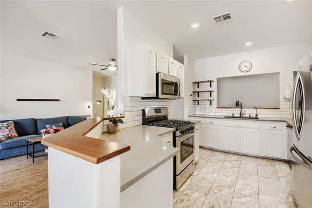1700 Sky Of Red Drive 202, Las Vegas, NV 89128