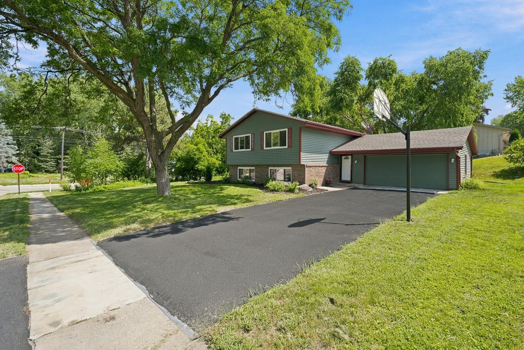 9401 Briar Road, Bloomington, MN 55437