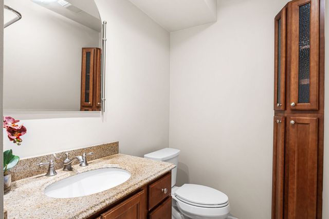 2747 Wilshire Lane, Northbrook, IL 60062