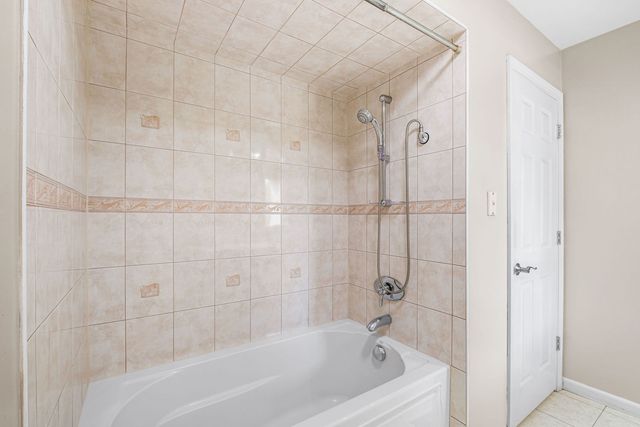 2747 Wilshire Lane, Northbrook, IL 60062