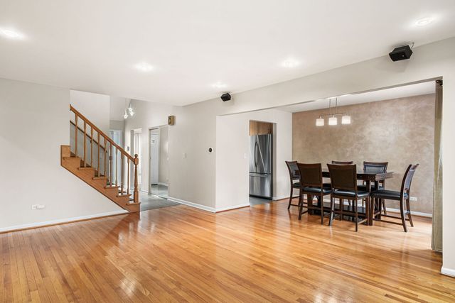 2747 Wilshire Lane, Northbrook, IL 60062