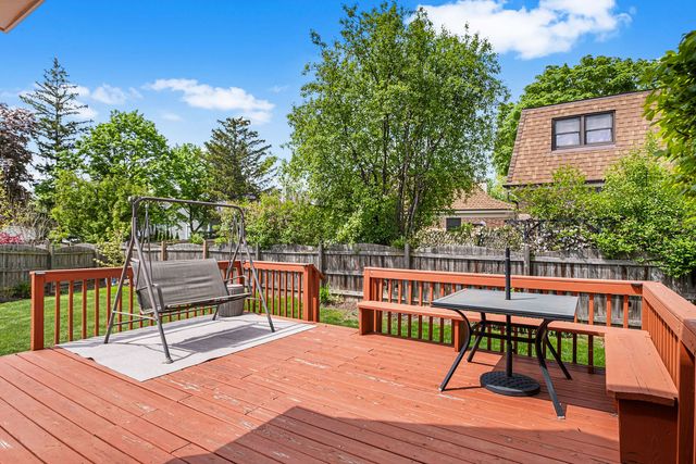 2747 Wilshire Lane, Northbrook, IL 60062