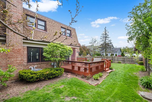 2747 Wilshire Lane, Northbrook, IL 60062