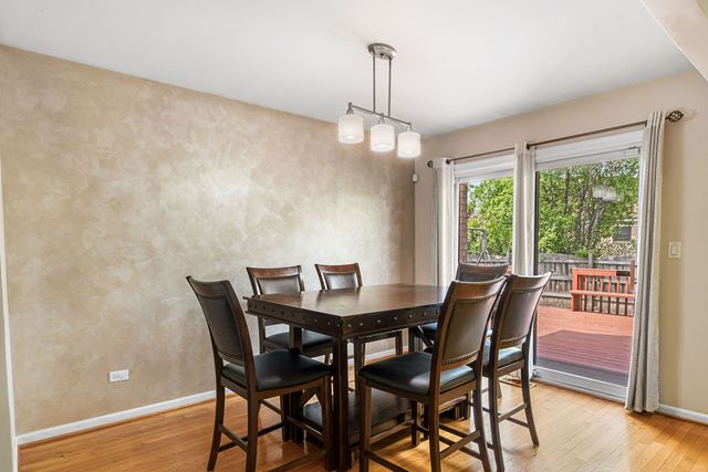 2747 Wilshire Lane, Northbrook, IL 60062
