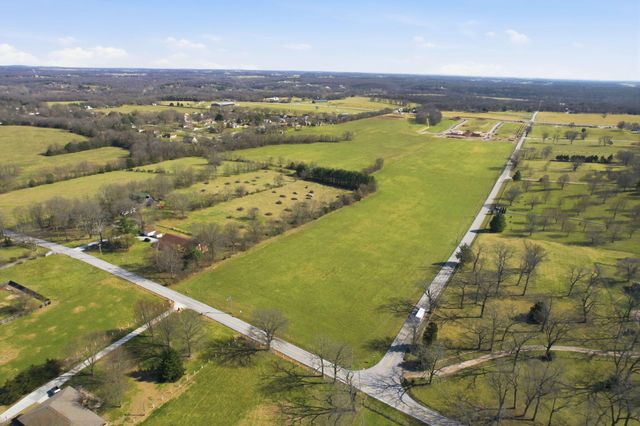 1646 S Pinecone Path, Springfield, MO 65809