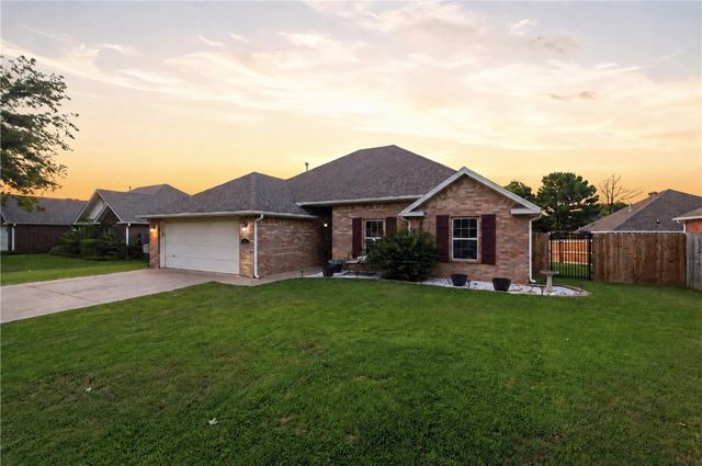 3644 W Clearwood Drive, Fayetteville, AR 72704