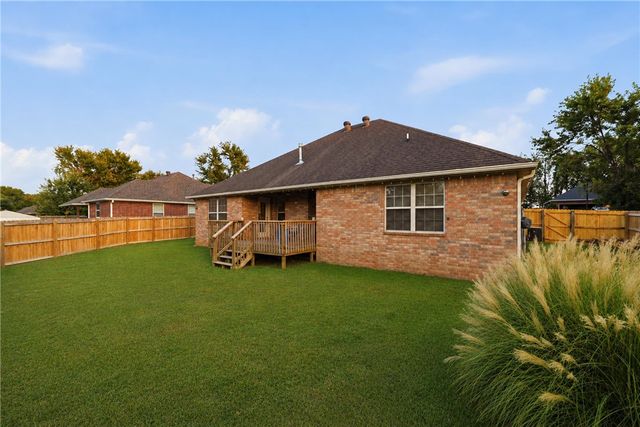 3644 W Clearwood Drive, Fayetteville, AR 72704