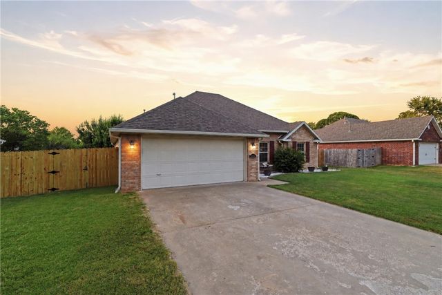 3644 W Clearwood Drive, Fayetteville, AR 72704