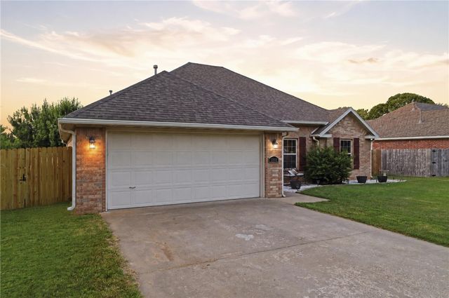 3644 W Clearwood Drive, Fayetteville, AR 72704