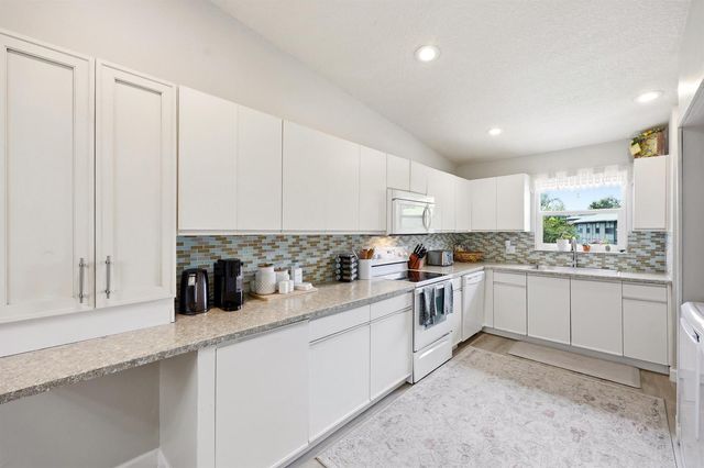 8227 SE Croft Circle K-7, Hobe Sound, FL 33455
