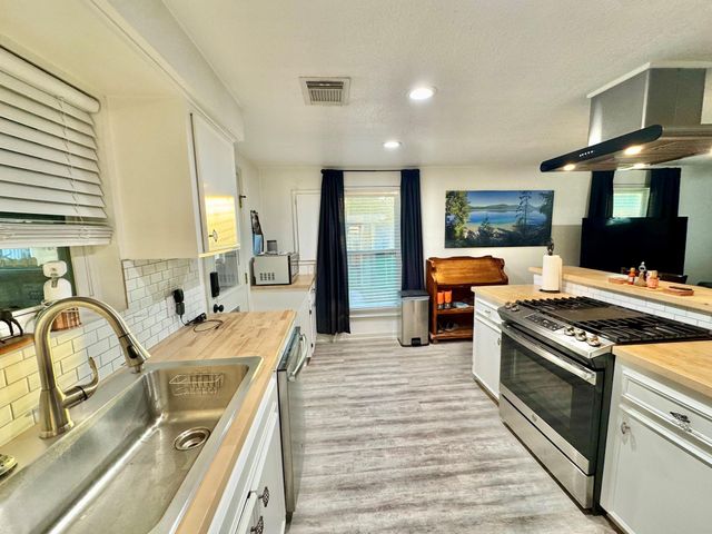 11837 13th Street, Santa Fe, TX 77510