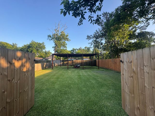 11837 13th Street, Santa Fe, TX 77510