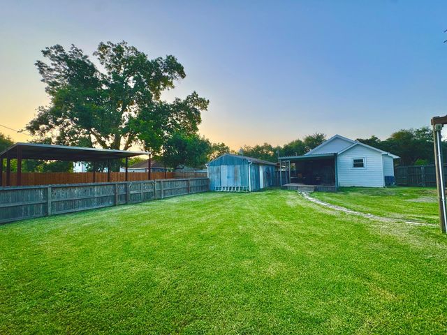 11837 13th Street, Santa Fe, TX 77510