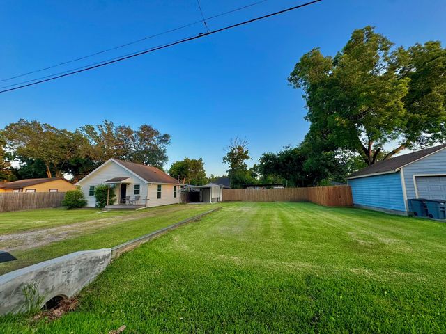 11837 13th Street, Santa Fe, TX 77510