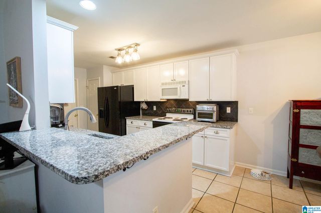 170 HICKORY POINT DRIVE, Helena, AL 35080