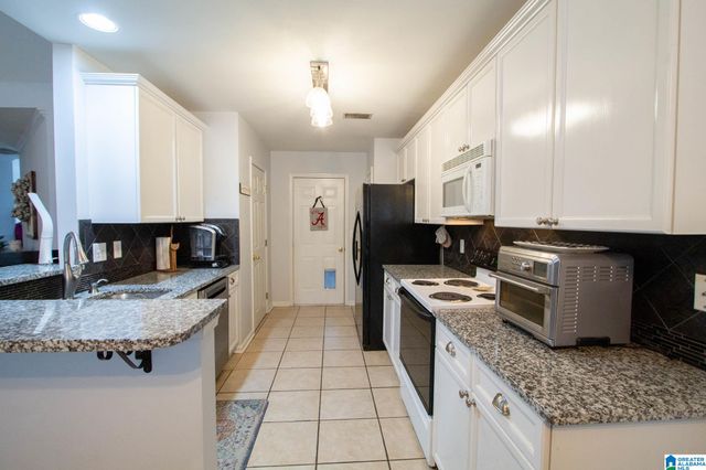 170 HICKORY POINT DRIVE, Helena, AL 35080