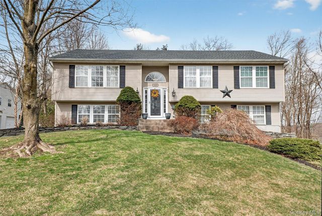 123 Foxwood Drive S, Newburgh, NY 12550
