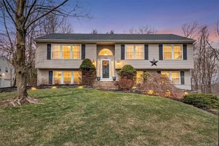 123 Foxwood Drive S, Newburgh, NY 12550