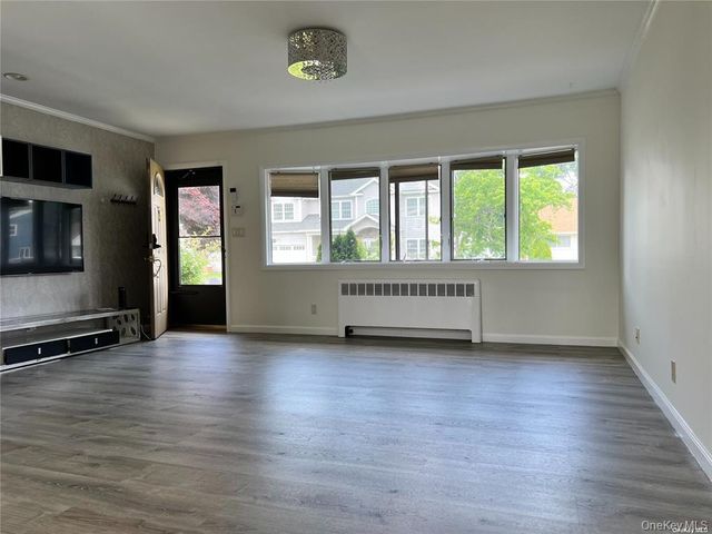 14 Hicks Avenue, Syosset, NY 11791