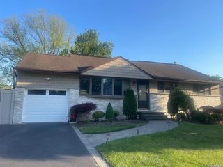 14 Hicks Avenue, Syosset, NY 11791