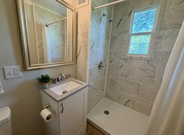 919 W 4TH AVENUE, Oshkosh, WI 54902