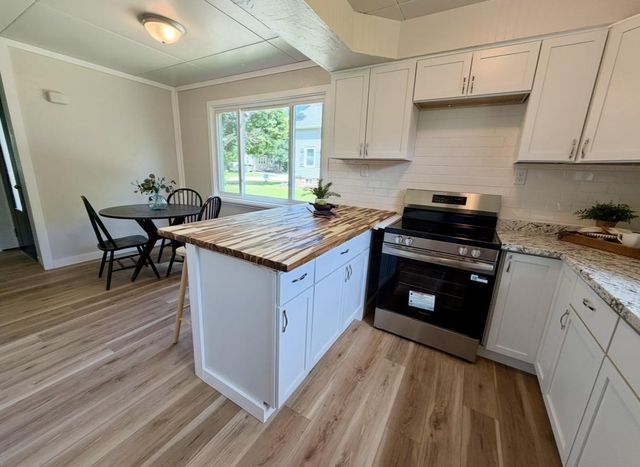 919 W 4TH AVENUE, Oshkosh, WI 54902