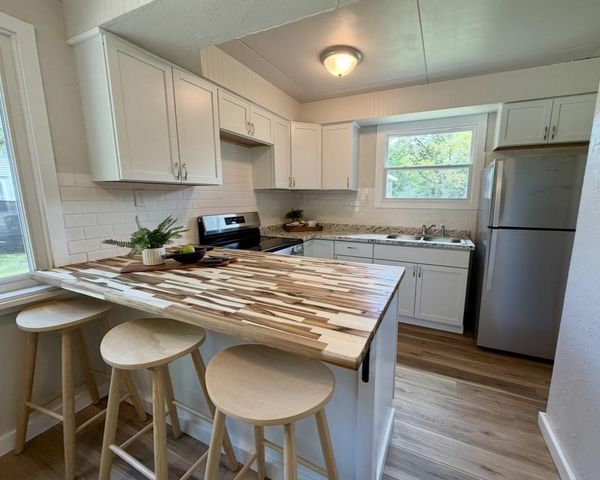 919 W 4TH AVENUE, Oshkosh, WI 54902