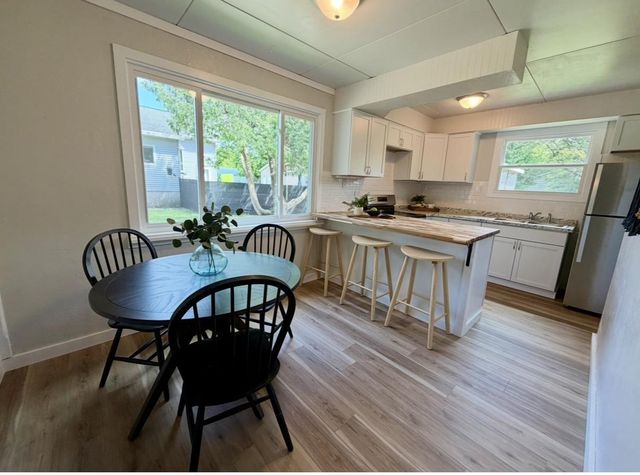 919 W 4TH AVENUE, Oshkosh, WI 54902