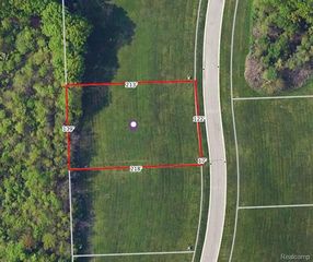 16665 Kings Fairway Lane, Grand Blanc, MI 48439