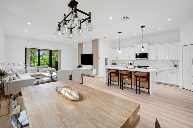 4806 Conifer Ct, Green Acres, FL 33463